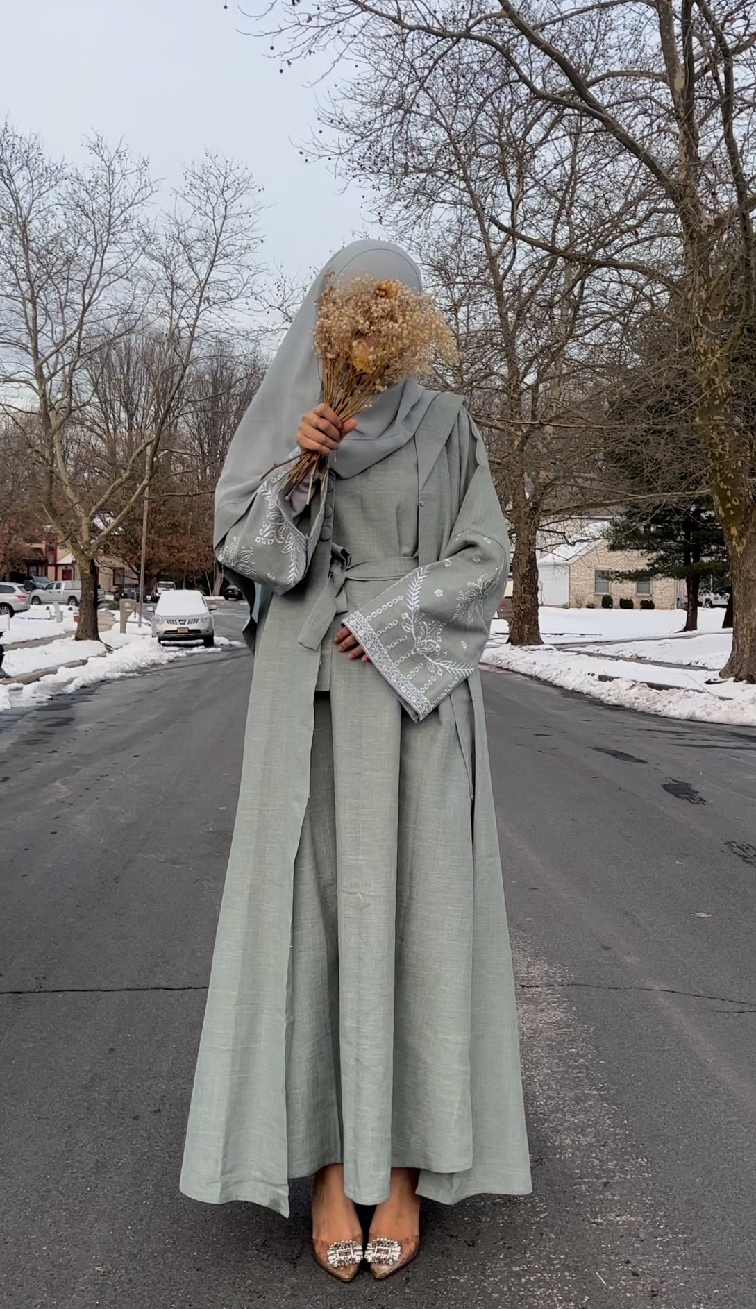Maya-Linen Four-Piece Abaya Set