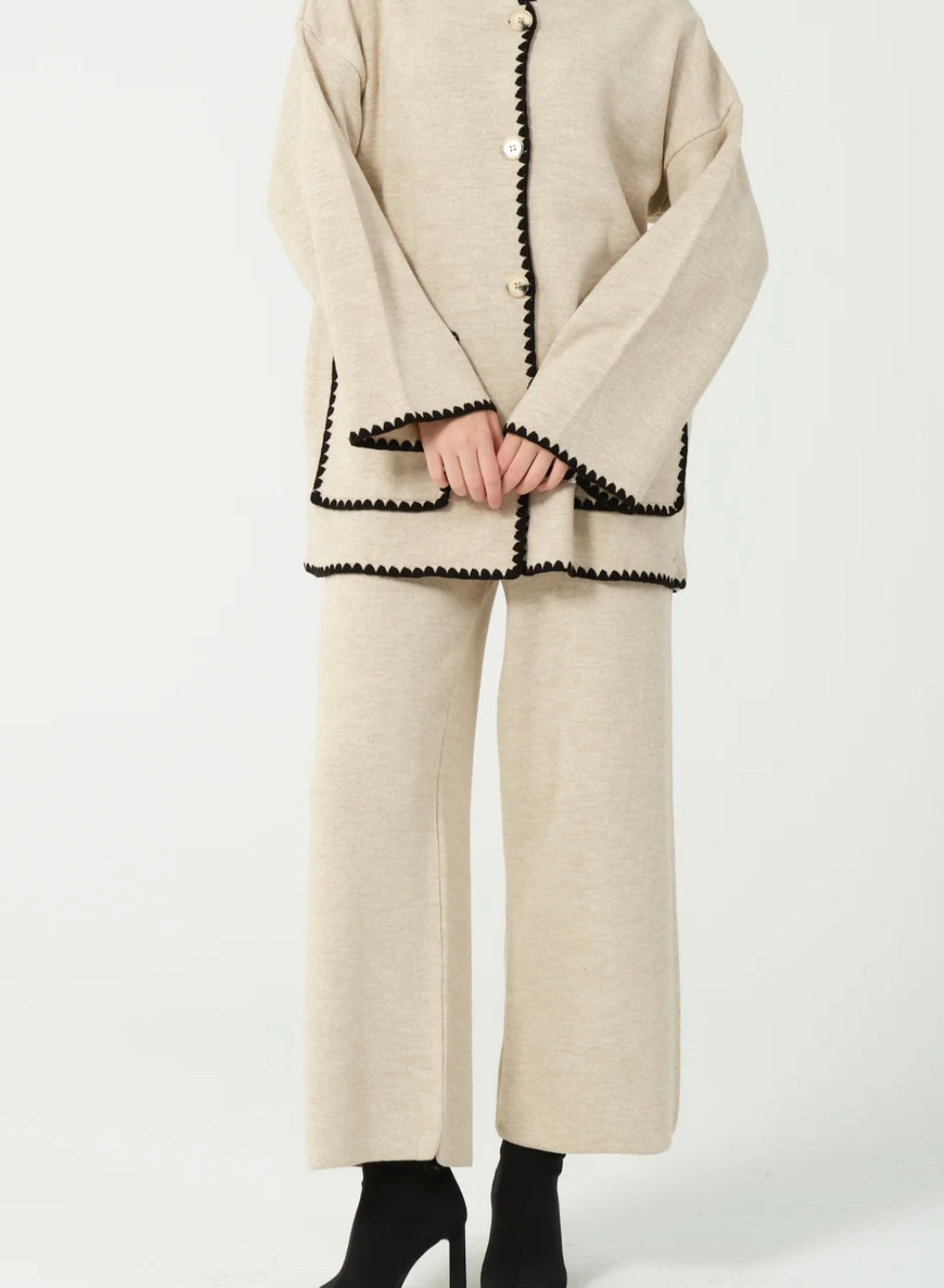 Crochet And Tassel Scarf Three-piece Set-Beige